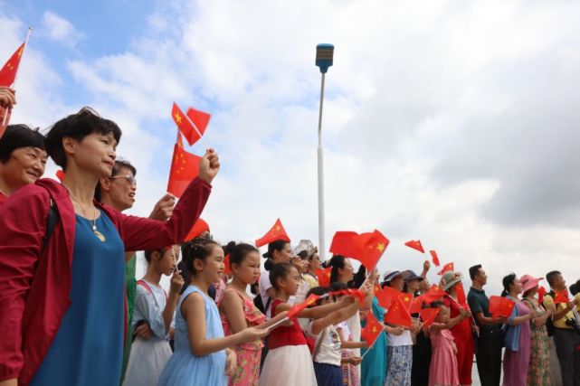 我们的节日·我和我的祖国:八一快闪显风采,军民同心唱赞歌