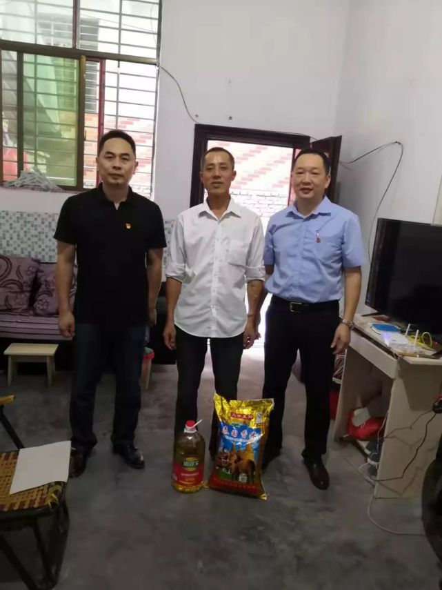 我院深入安仁县永乐江镇九妹仙村开展义诊和扶贫走访工作