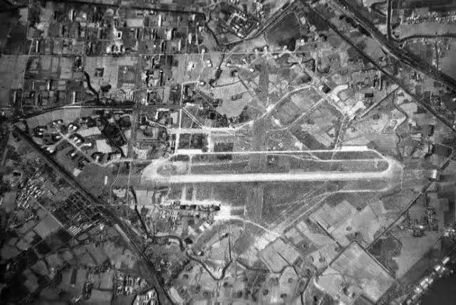 江湾机场跑道全貌与大场机场类似,江湾机场亦是侵华日军最初开辟的.