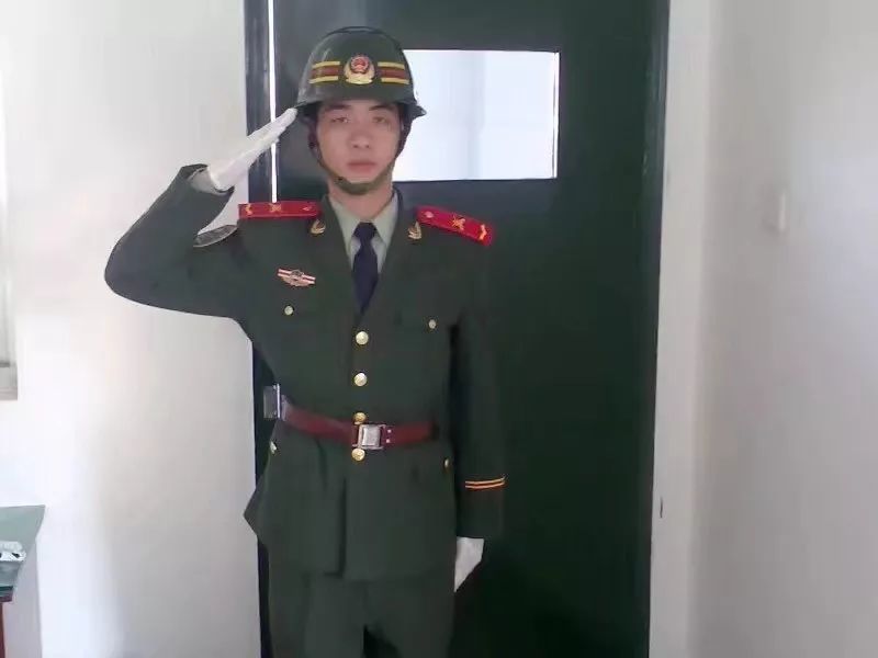 猛 曾服役于中国人民解放军南京军区第31集团73122部队)八一建军节:敬