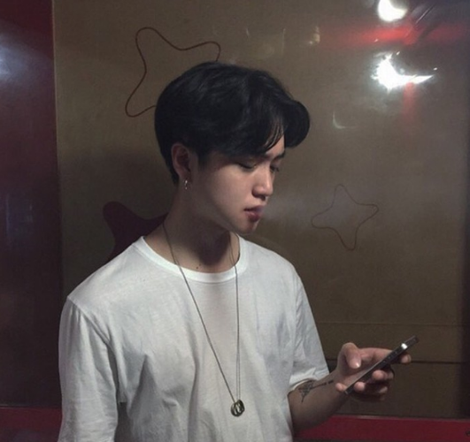 ins·微丧·男生头像:哪有人喜欢孤独,只是不想失望罢