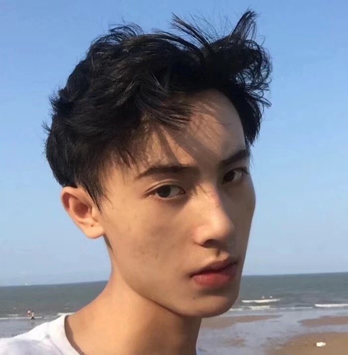 男生头像:人生本来就没有相欠,你对别人付出,是自己
