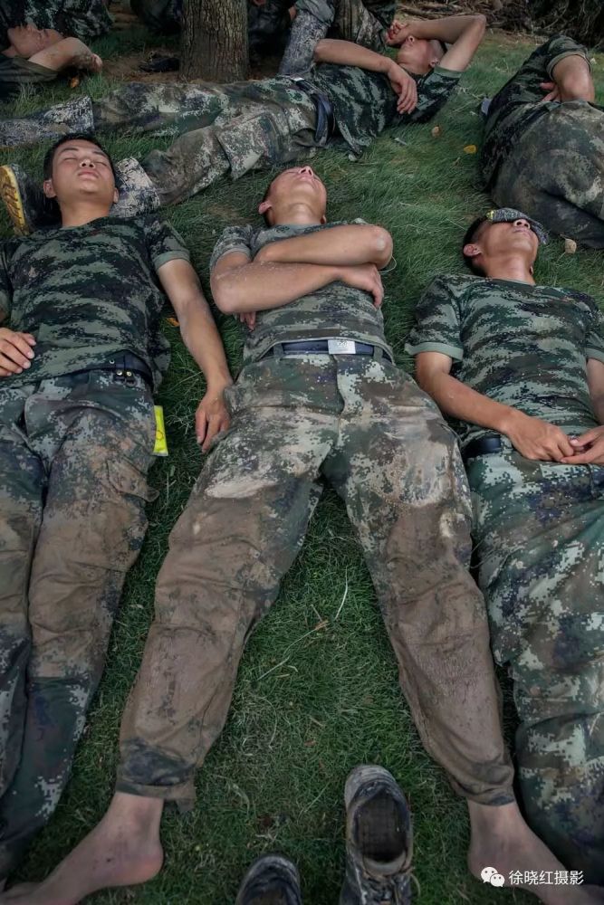 最可爱的人:灾难时,人民解放军武警官兵冲锋在前