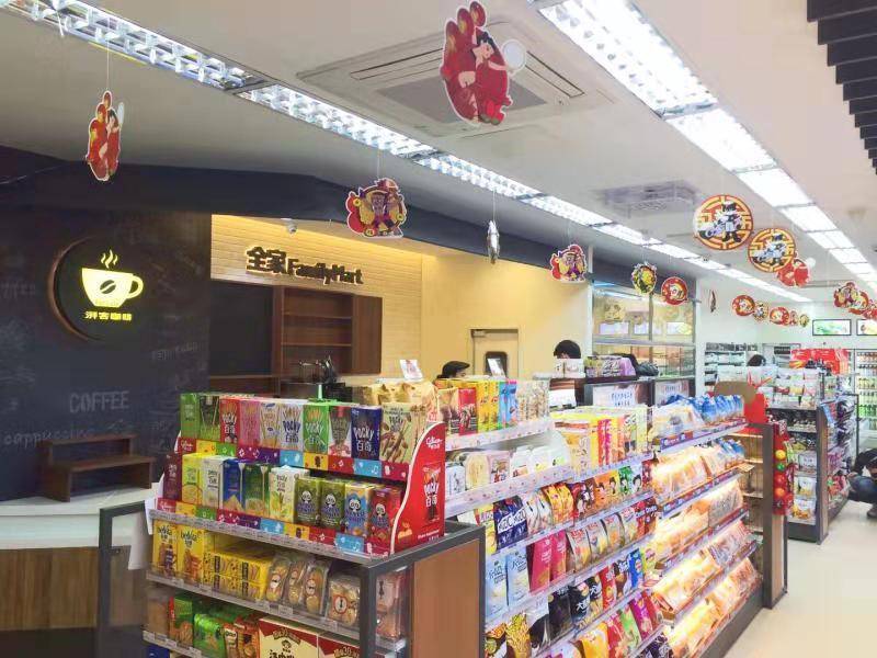 便利店城市经济学：不仅是年轻人的厨房，还成为私人的安全角落