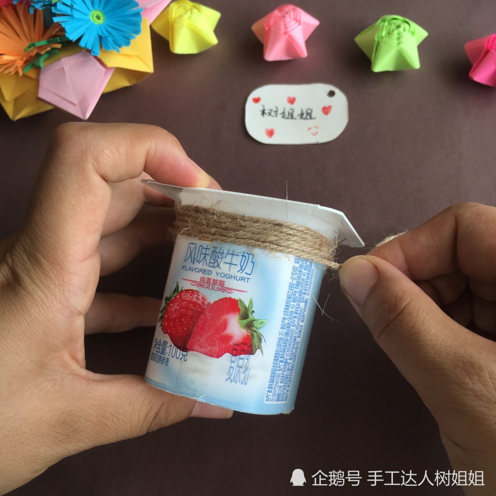 diy手工:酸奶盒子变身漂亮的迷你花篮