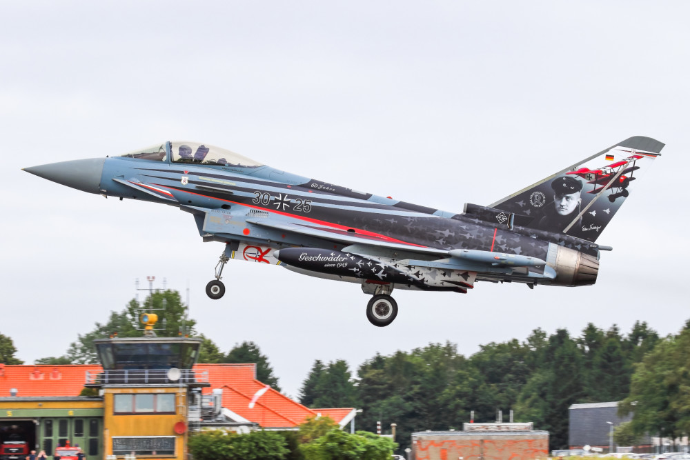 纪念传奇:德国空军"红男爵"涂装台风战机曝光