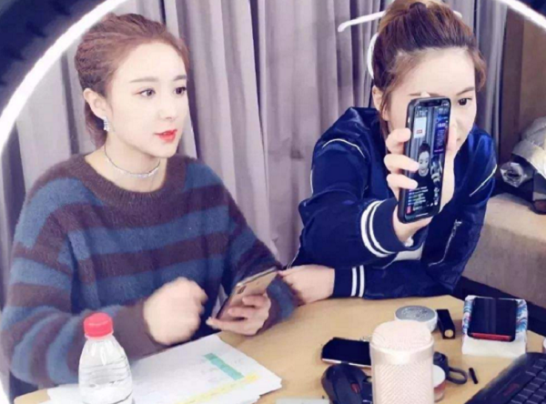 淘宝第一女主播!2小时成交2.67亿!网友:比李佳琪强