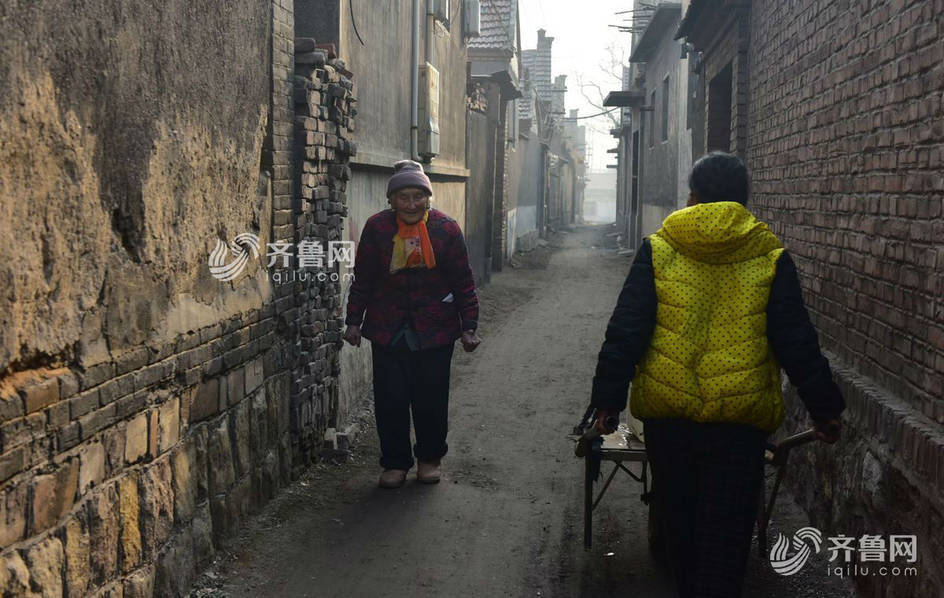 俄罗斯女子17岁嫁到山东生活85年 (高清组图)