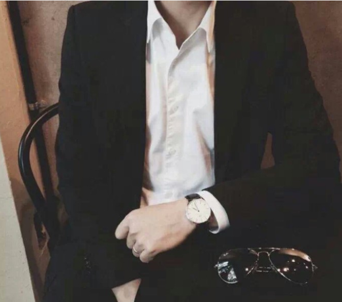 超火情侣头像:从校服到婚纱的爱情,书写了我们对爱情的"向往"