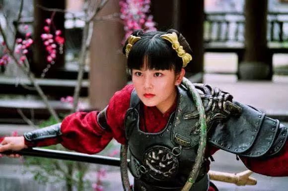 《封神榜之凤鸣岐山》的童鞋们一定对剧中的哪吒印象深刻,扮演她的