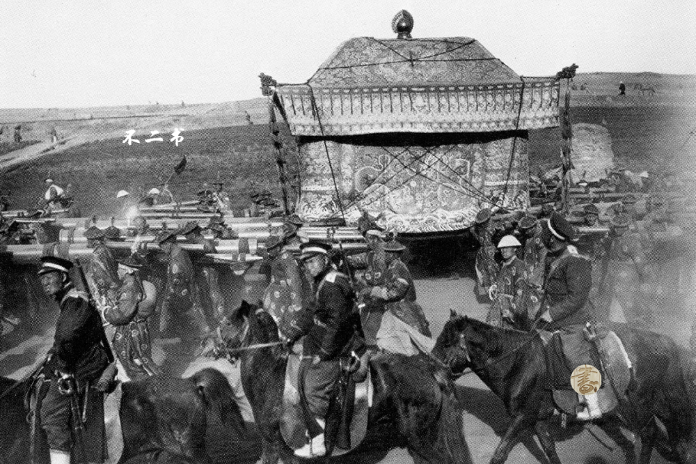 清末老照片慈禧太后奢华的葬礼128人抬棺俨然是帝王规格