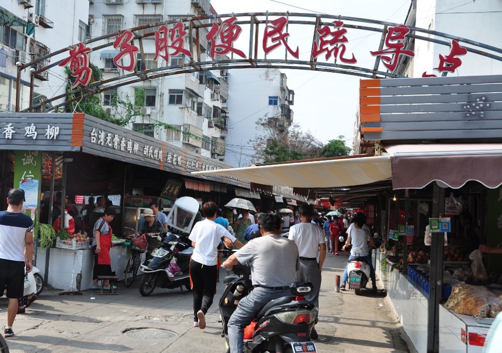 这家老店地处户部山步行街以南,剪子股市场正对面