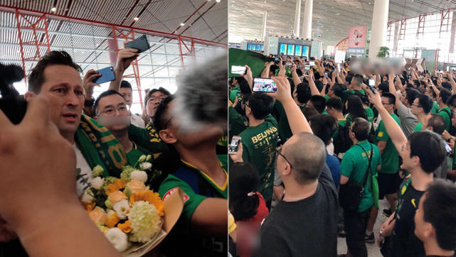 泪目！上千国安球迷高歌送别施密特 52岁铁帅泪洒北京机场