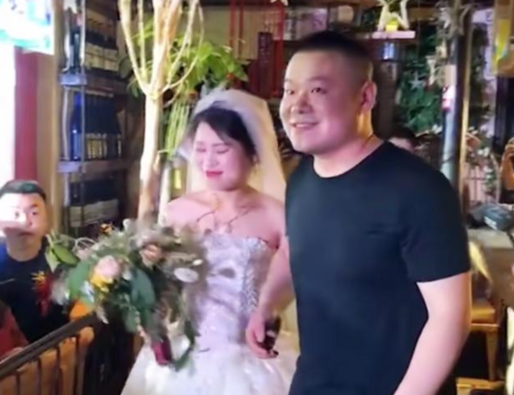 岳云鹏参加五姐婚礼发言幽默又感人,新娘颜值高,新郎