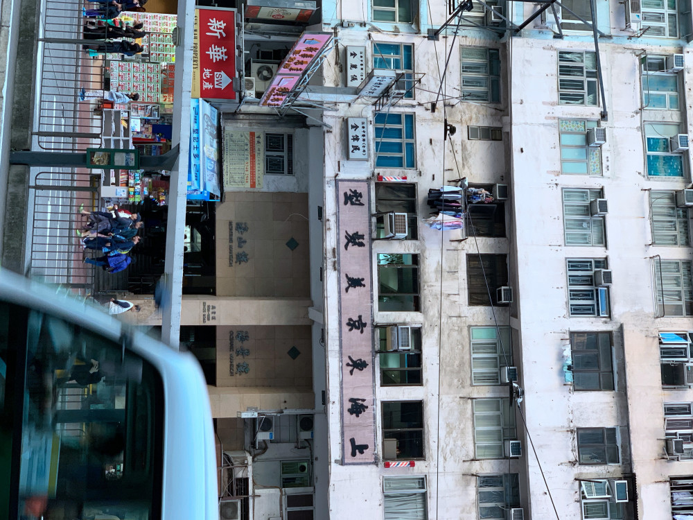 香港这座居民楼因电影成了网红景点,游客众多,市民深受其扰