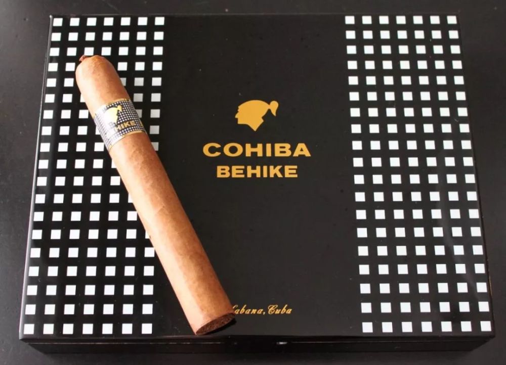 高希霸贝伊可(cohiba behike)每根售价约471 美元(将近 3,300 人民币)