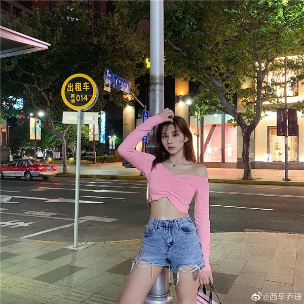 cfml丨解说席上如此多娇 乔珊一笑各路玩家竞折腰