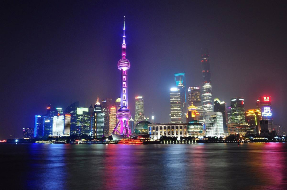 最最出名的,那肯定非东方明珠莫属,这个电视塔不仅是上海的,一定程度