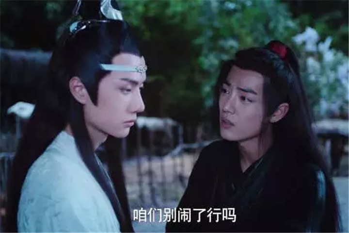 《陈情令》主角眼镜照盘点,蓝忘机一本正经,看到晓星尘后笑哭