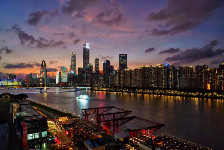 琶醍. 广州夜间消费一直走在全国前 