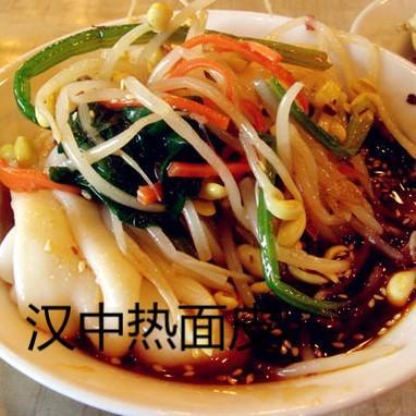 汉中的早晨主要也是吃面皮配着菜豆腐,多放辣子,面皮更香