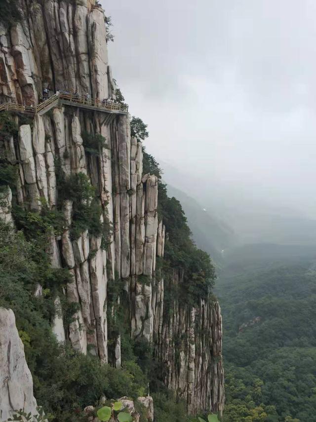 到了书册崖,就意味着三皇寨之旅差不多要结束了.