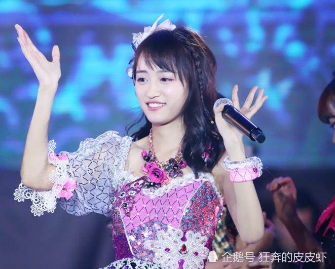 snh48:同是大波浪,鞠婧祎清纯,李艺彤甜美,却被图4征服