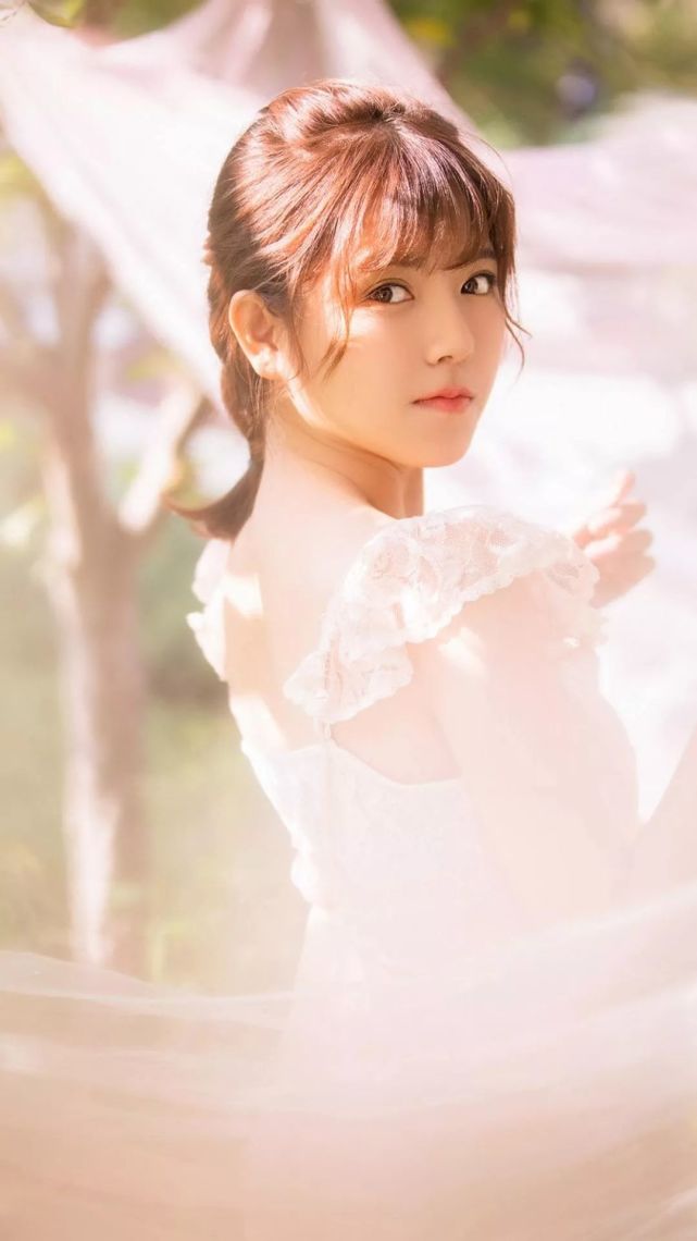 21张抖音上超美的美女手机壁纸高清无水印下载