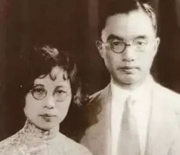 就在那一刻我看见你,像闪电划破云层