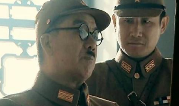 日本军官的"牙刷胡",到底是做什么用的?知道原因后笑掉大牙
