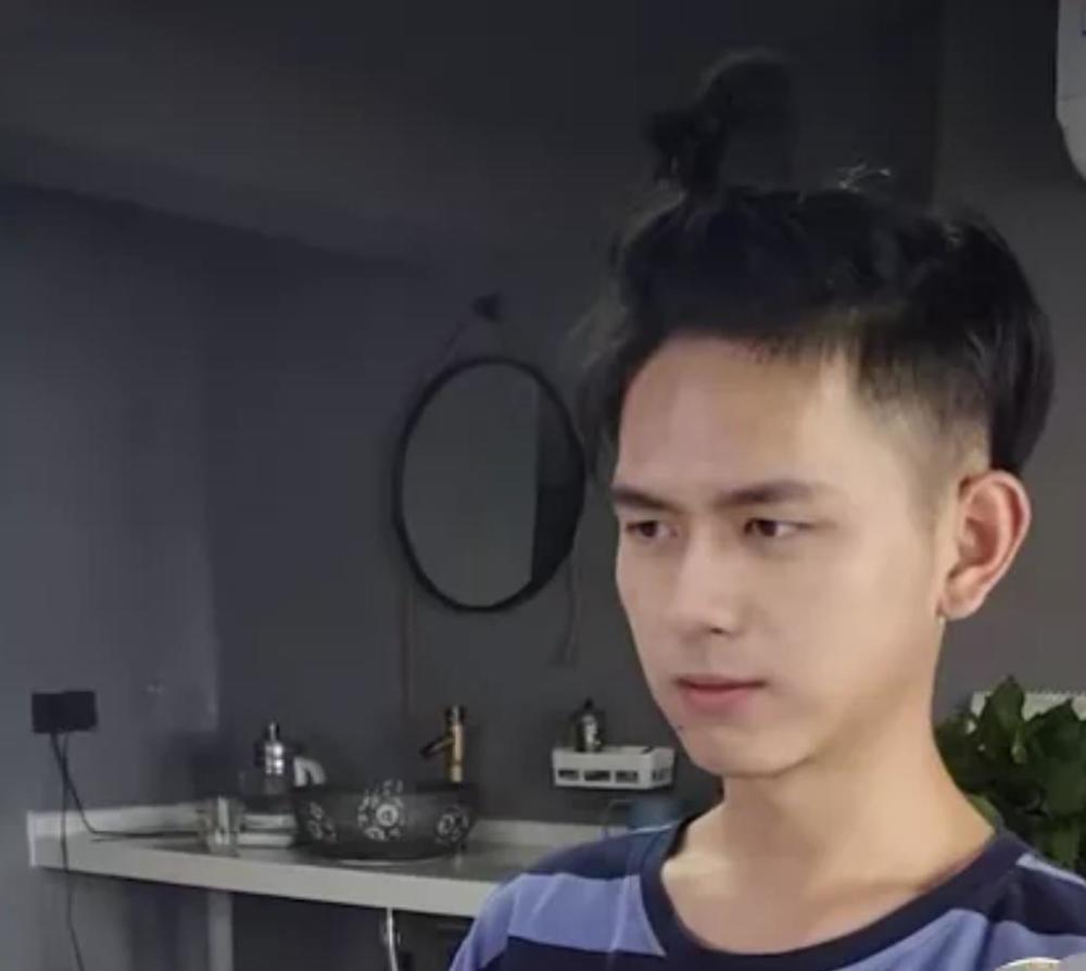 网络红人因撞脸李现走红,不靠模仿全靠脸,堪称现实版