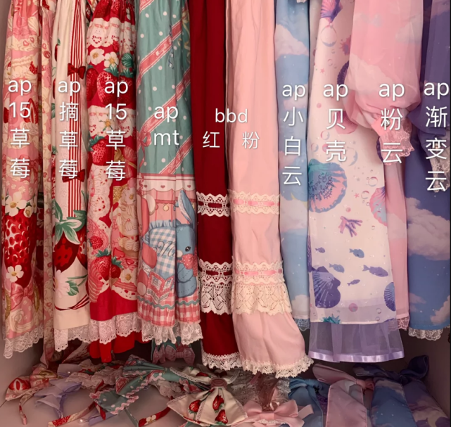 同是炫富:lo娘少女心,jk秀领结,看到汉服袍子的衣柜惊