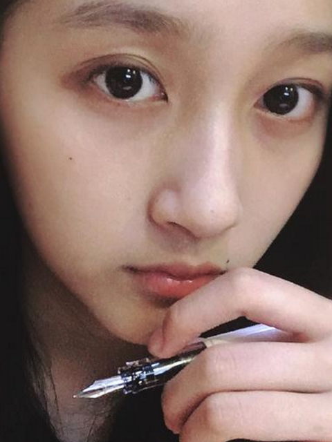 鞠婧祎卸妆后,杨紫卸妆后,关晓彤卸妆后,网友们:"眼瞎"了