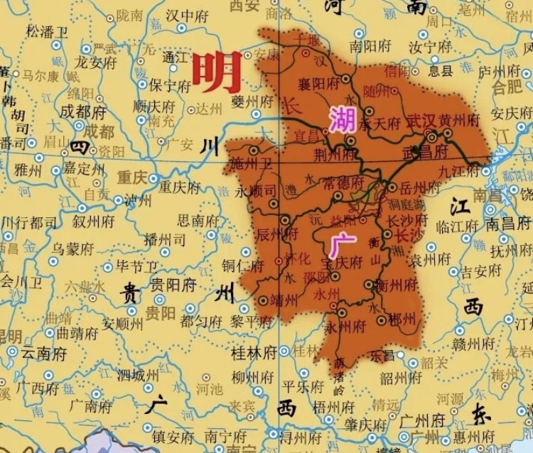明朝建立以后,湖广行省的管辖面积发生了重大变化,行省中的"两广"被