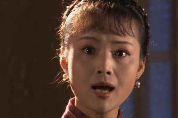 《大宅门》黄立在仙客来客栈,为何要讹亲妹黄春一百二十两银子?