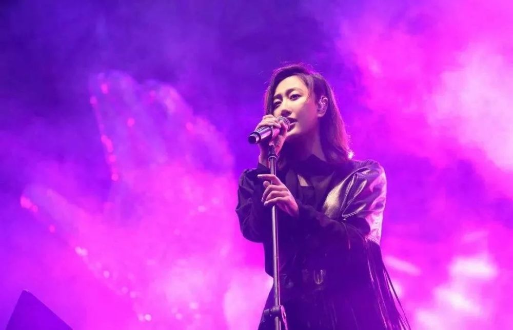 你是否在深夜里默默的单曲循环这首歌