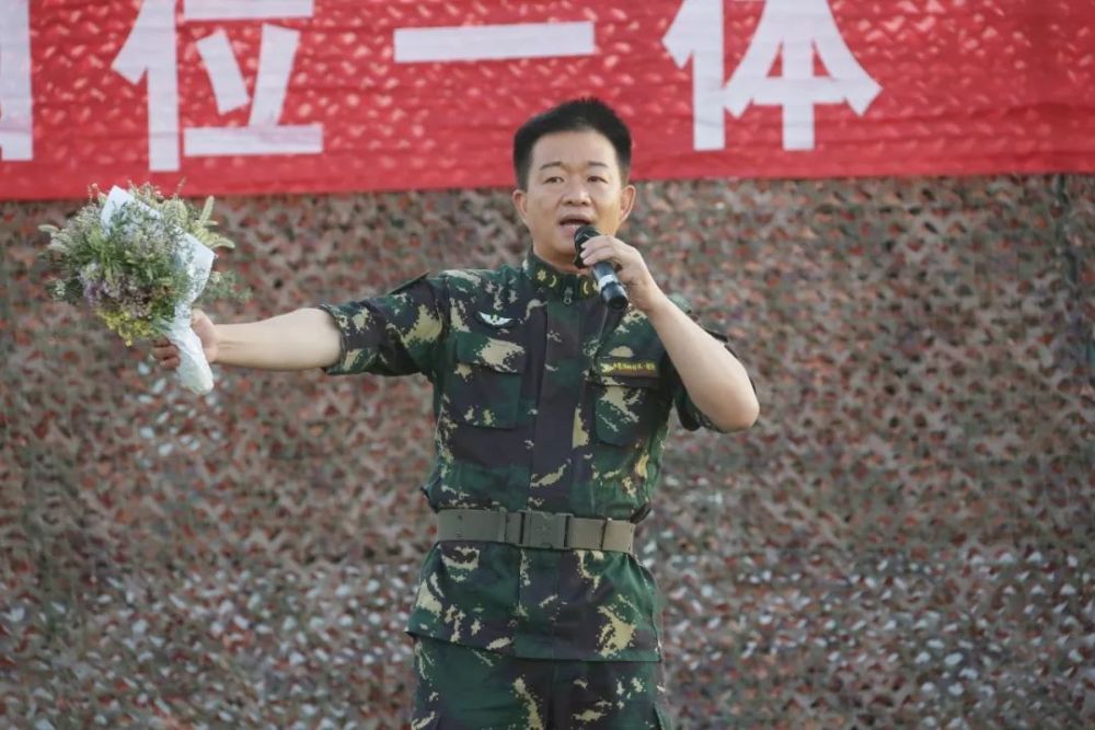 舞台搭在练兵场,小曾喊你来看演出了!