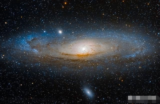 仙女座星系离银河系多远?晚上用肉眼能看见吗?这一点