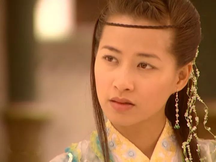 还记得张卫健版《鹿鼎记》的方怡吗,她现在长这样了