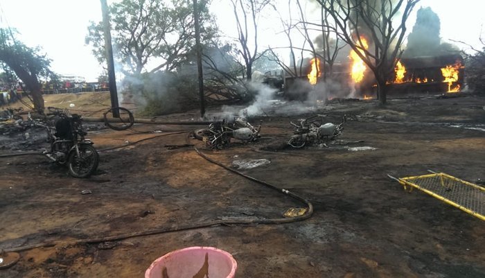 坦桑尼亚一辆油罐车发生爆炸 至少50人死亡