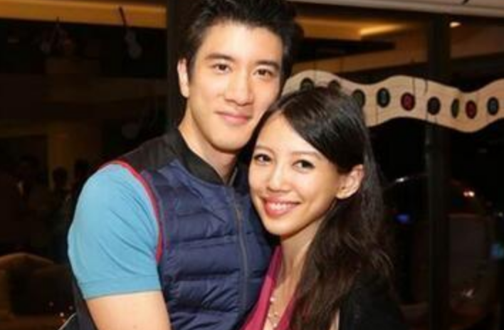 王力宏结婚6年从不晒老婆,看到婚纱照后,网友:这颜值得藏起来