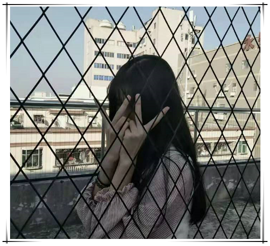 原宿风黑暗系头像:爱上一个满眼没有你的男孩是有多累啊?