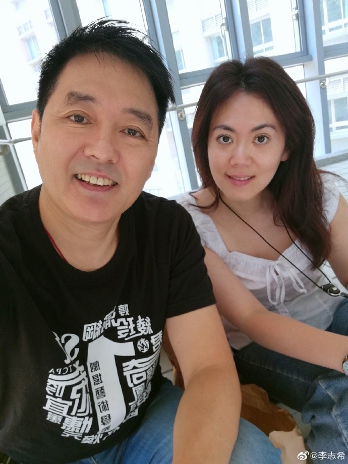 李志希和纪佩伶已经结婚18年了,夫妻俩的感情一直是很恩爱.