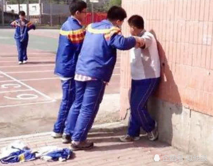 初中生装"社会人"的行为,特别是第3个,00后最爱!