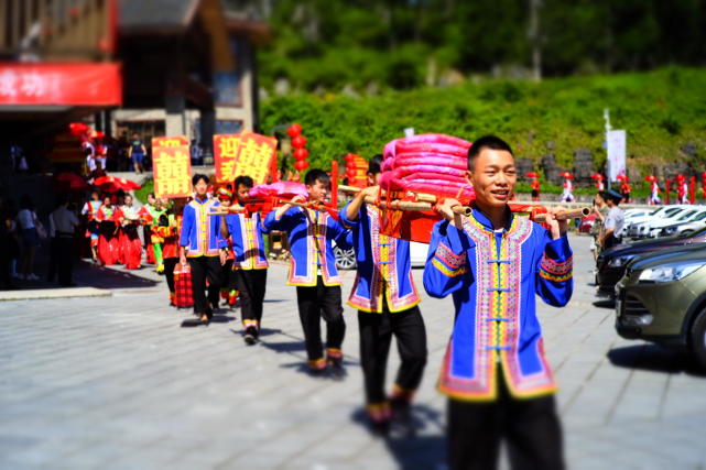 2019彭水七夕苗族相亲会暨第二届苗族集体婚礼在彭水举行