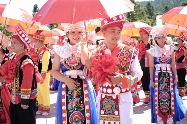 2019彭水七夕苗族相亲会暨第二届苗族集体婚礼在彭水举行