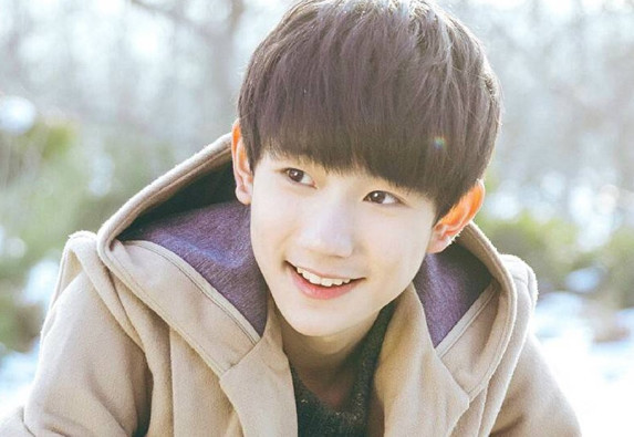 15岁少女独自离家出走去见偶像:我的男友是王