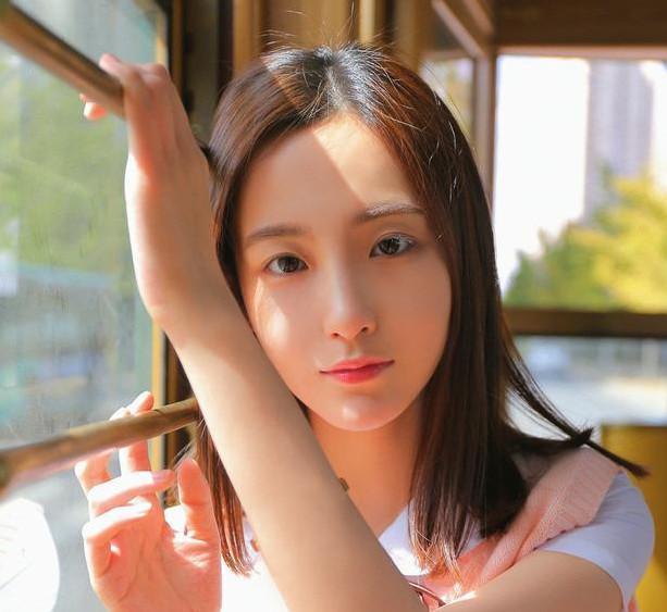 可爱水瓶女