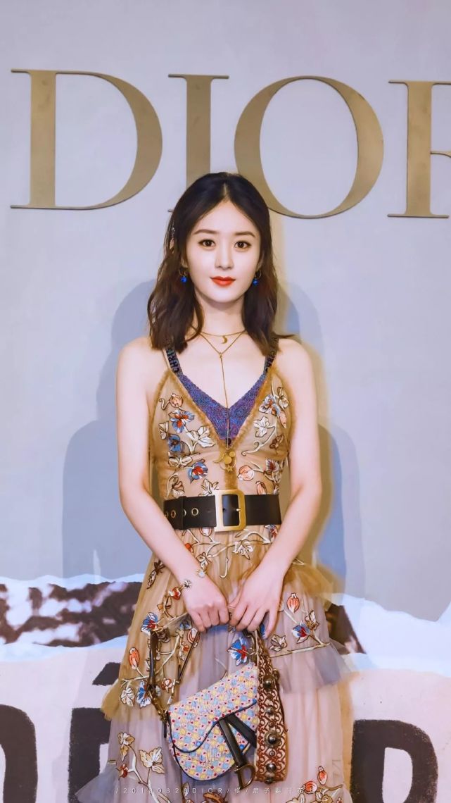 2017年10月,dior(迪奥)放出视频官宣赵丽颖成为dior中国区品牌形象