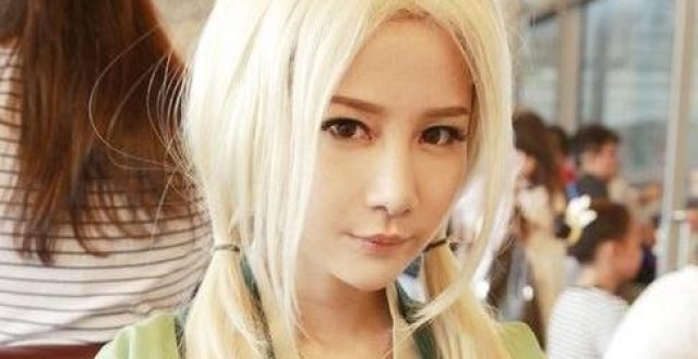 LOL伊芙蕾雅cos纲手 这胸也是没谁了